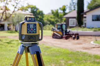 2D-MC John Deere 323E SharpGrade