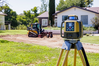 2D-MC John Deere 323E Sharp Grade