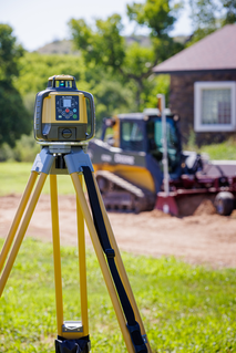 2D-MC John Deere 323E Sharp Grade