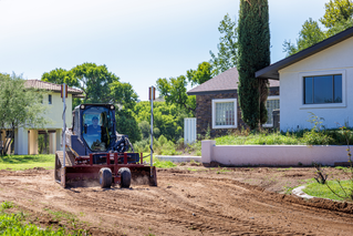 2D-MC John Deere 323E Sharp Grade