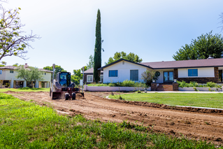 2D-MC John Deere 323E Sharp Grade